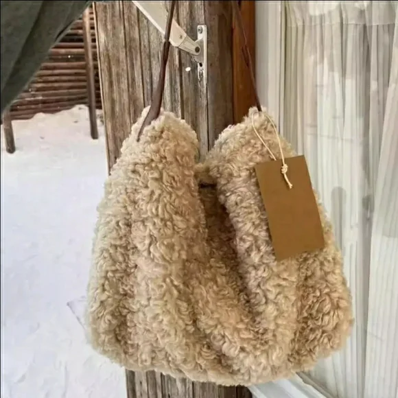 NEW! Cozy Beige Shearling Hobo Bag - Picture 2 of 11